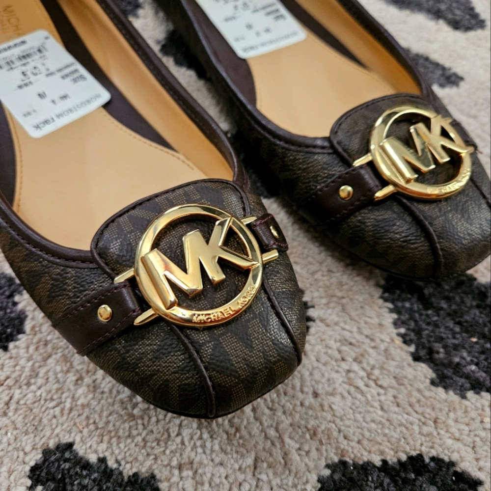 New Michael Kors brown flats size 7